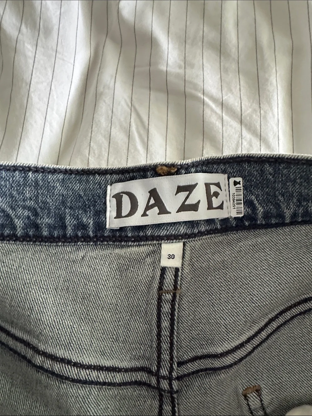 Daze - Light Wash High-Rise Barrel Leg Jeans